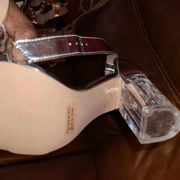 Metallic sandal - Picture 3 of 3